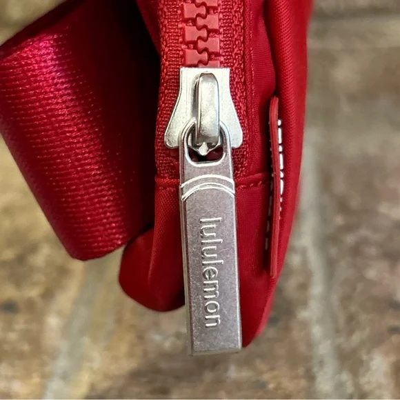 NWT Lululemon Everywhere Belt Bag In College Crimson - Picture 6 of 10